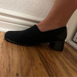 Munro American Black Comfortable Heels Size 8.5 with 2” Block Heel